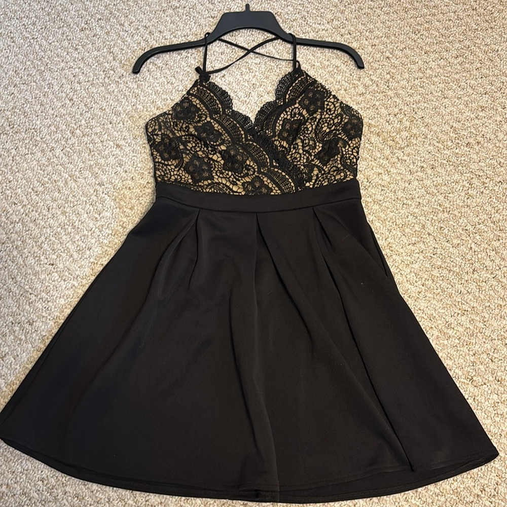 Elegant Black Lace Halter Dress